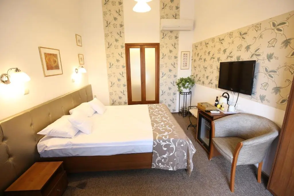 Cameră cu pat matrimonial